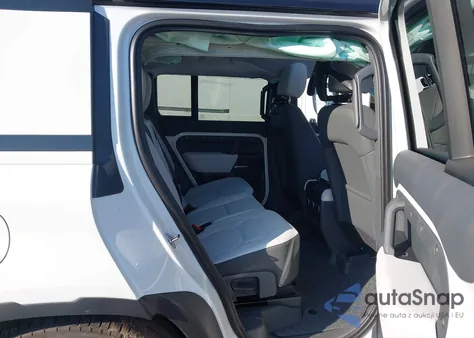 2025 Land Rover Defender 110 P300 z USA, uszkodzony, nr VIN SALEJEEX7S2452467